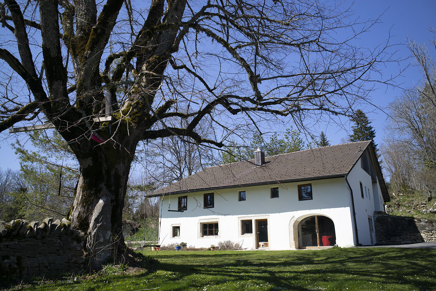 no5-chambre.hote-jura-franches-montagnes-exterieur-04.jpg