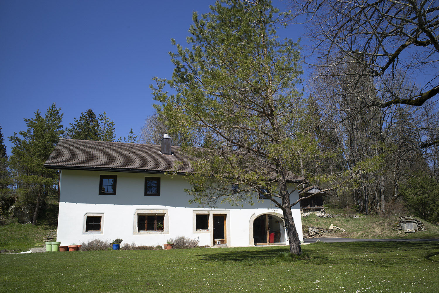 no5-chambre.hote-jura-franches-montagnes-exterieur-03.jpg